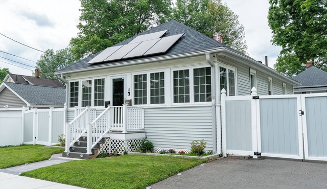Cozy & Peaceful - gated yard, enclosed porch