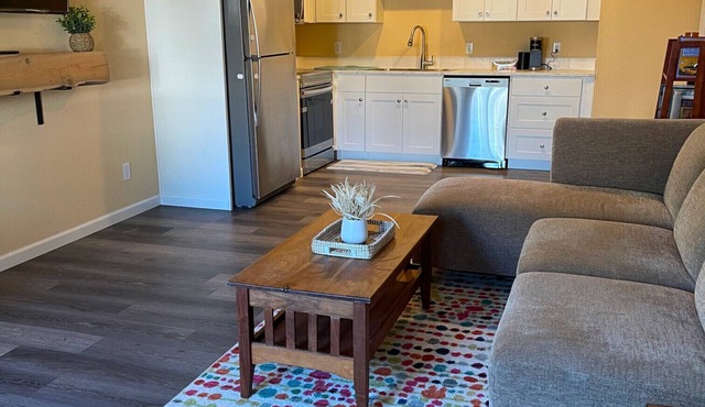 Cozy, pet friendly, 2 bedroom suite in S. Seattle