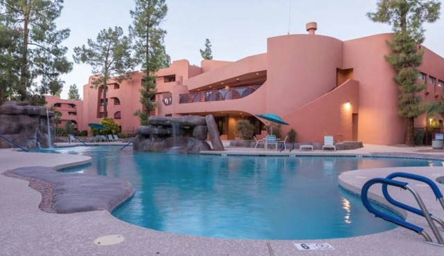 Cozy Phoenix Condo, Gated w/Community Pool