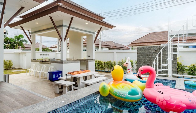 Cozy Pool Villa .