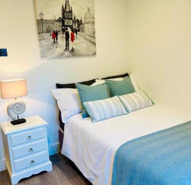 Cozy Private Access Room