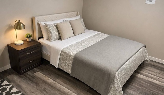 Cozy&Private Basement Suite. Minutes from Airport, Highway, College, Restaurants