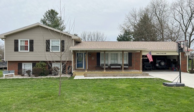 Cozy, private basement in quaint, Madison, IN with WiFi, fitness room, backporch