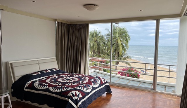 Cozy Private Beach Front 5 Bedrooms house