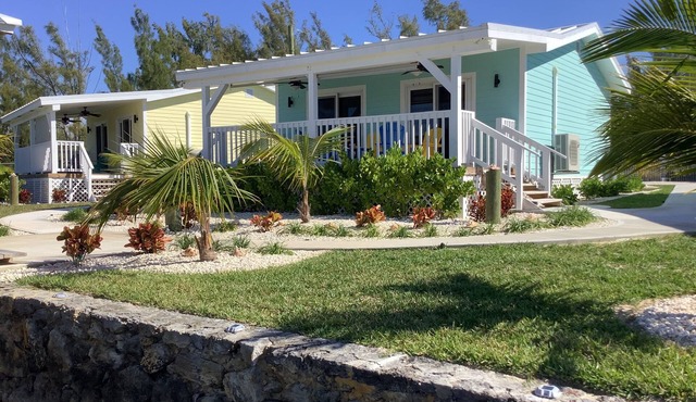 Cozy private green studio cottage on water free floating dock at your doorstep