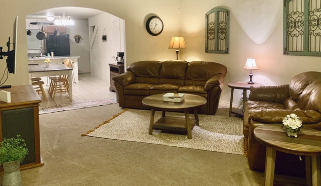 Cozy private home, great for large families, conveniently located!