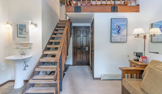 Cozy Private Lofted Room in Great Telluride Location