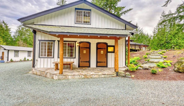 Cozy Private Ranch Cabin, Whistle Lake, Sleeps 6