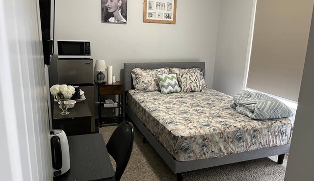 Cozy Private Room in a Family Home with Private Washroom.