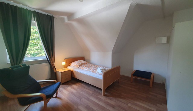 Cozy private room with shared bathroom centrally located - at Mainz University Hospital