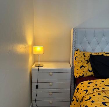 Cozy Private Spacious Blackout Room