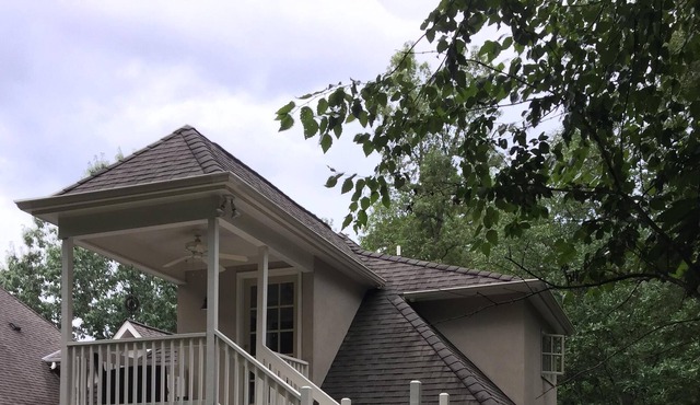 Cozy, private studio, perfect for solo/couples, in private, safe, wooded setting