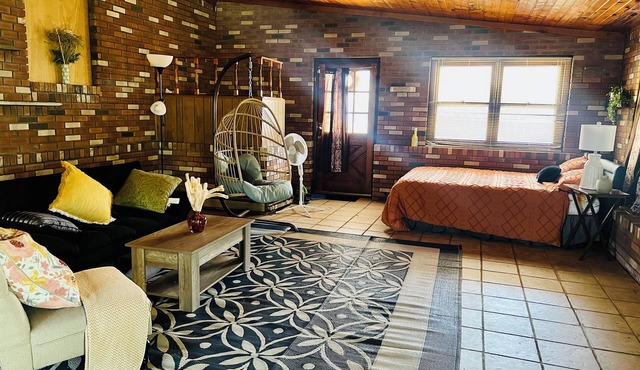 Cozy, Private1-bedroom in charming Schenectady with Private Bathroom