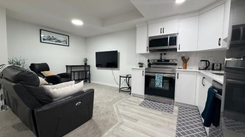 Cozy & Quiet Calgary 2BR Suite