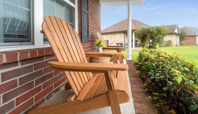 Cozy & Quiet - CENTRAL Location - Master’s Retreat!
