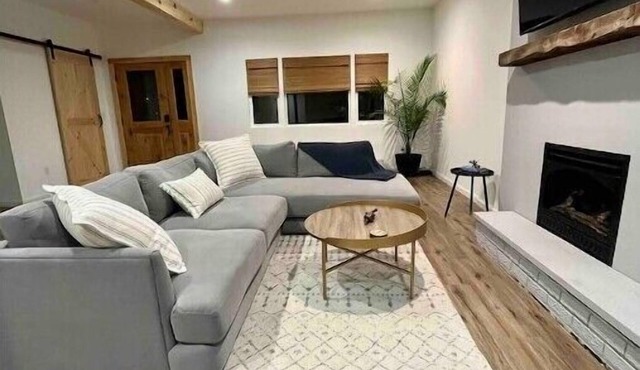 Cozy, Relaxing Home Close to Everythingn