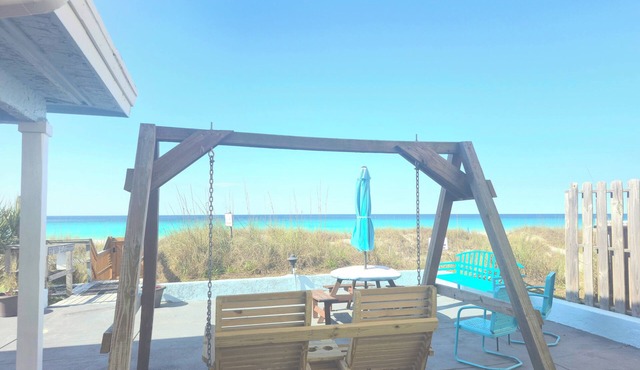 Cozy remodeled, 1st flr, Beachside &just 28 steps to the sand/Surf Dr, POOL!