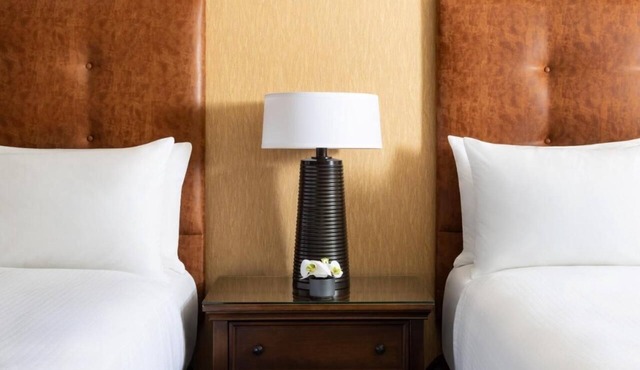 Cozy Retreat: Standard Double Queen with Balconies & Pool - Elevation Hotel