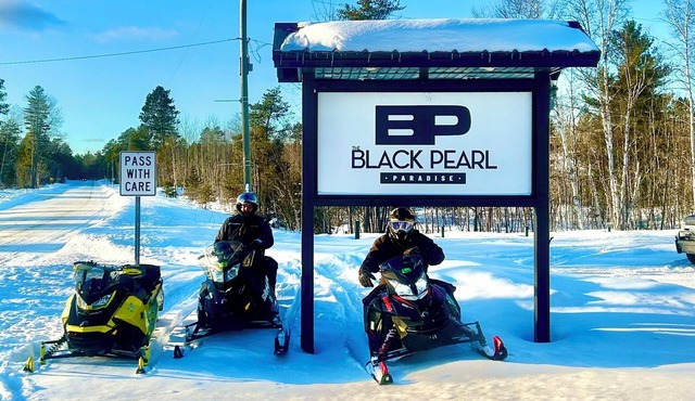 Cozy Retreat Near Town, Trails & Attractions – Your Gateway to Michigan’s UP