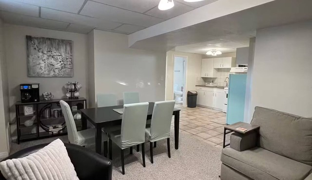 Cozy Retro Basement suite your Home away from Home
