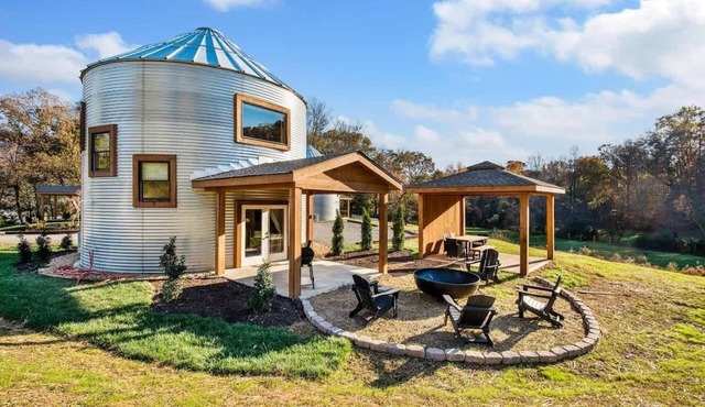 Cozy Ridge Silo - Sleeps 6 with Private Hot Tub