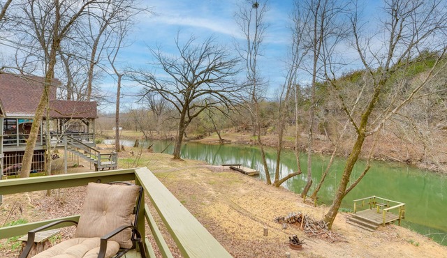 Cozy Riverfront Cabin ~ 2 Mi to Main Street Hardy