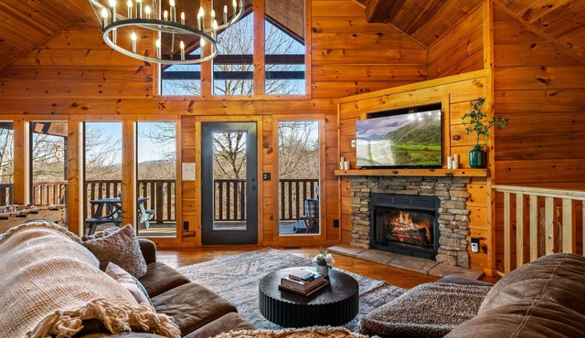 Cozy Romantic Mountain Getaway Cabin for Couples