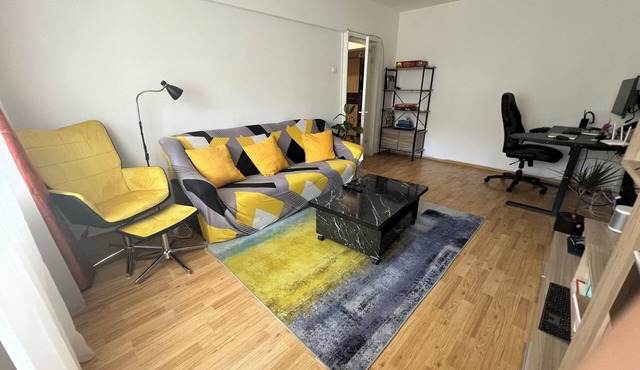 Cozy Room in a Welcoming Bucharest Home