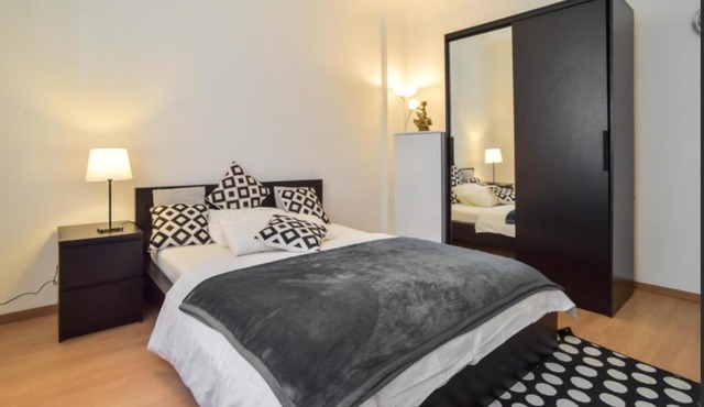 Cozy Room in Stuttgart near Center with shared Bathroom and Kitchen