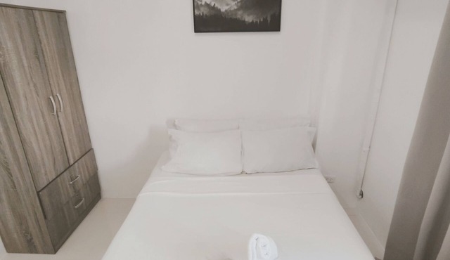 Cozy Room with Balcony in Iloilo City Condo