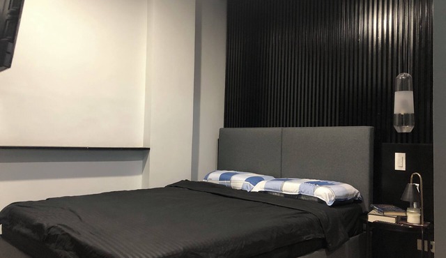 Cozy Room with Study Space, Bath Tub, TV NETFLIX and WIFI