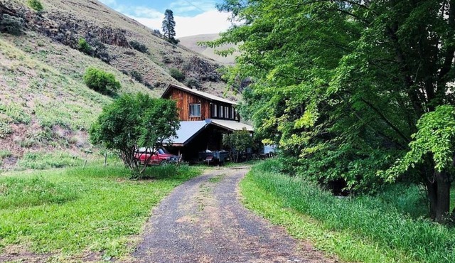 Cozy Rustic Cabin in Riggins!