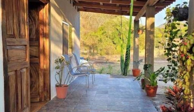 Cozy rustic casita located 5 minutes away from the river.