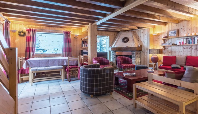 Cozy rustic chalet with fireplace in Val-d'Isère