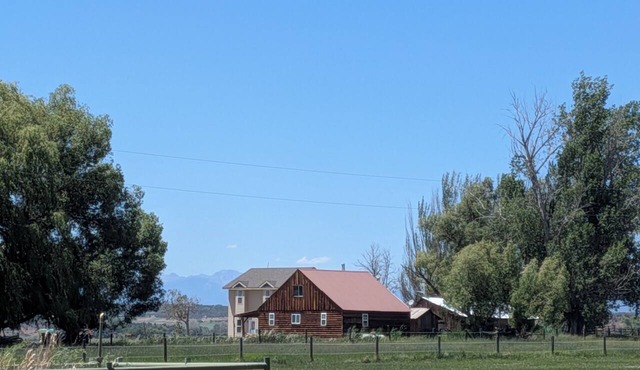 Cozy & rustic, yet modern cabin w/lots of charm. Located on working cattle ranch