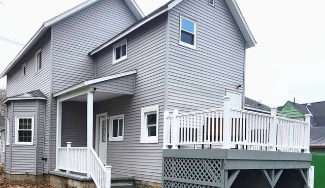 Cozy second floor unit in the heart of Downtown Charlevoix, 1BR/1BA sleeps 4