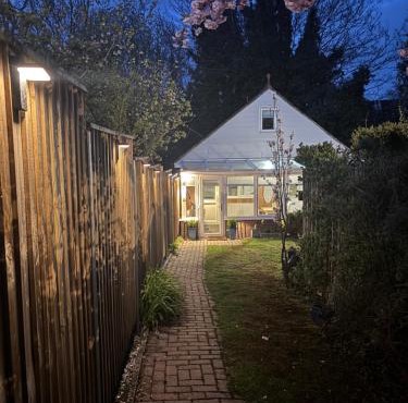 Cozy & Self Contained Garden Bungalow