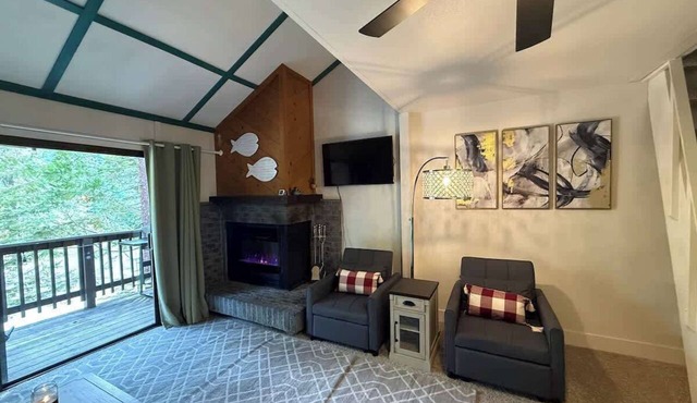 Cozy Shaver Lake Studio with Pool and Hot Tub, In Bretz Mill Condominiums!