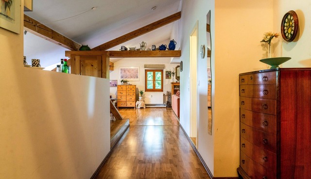 Cozy, spacious attic studio, only 24 KM from Munich center