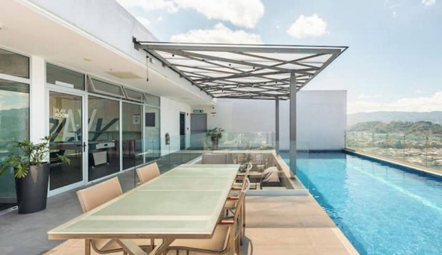 Cozy Space w/Rooftop Pool + Gym