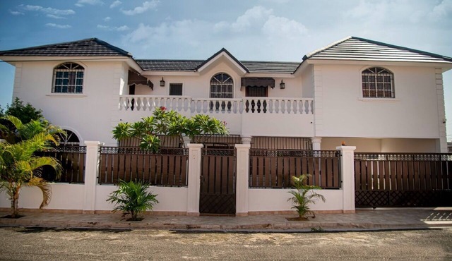 Cozy spacious entire Home located in a great area.