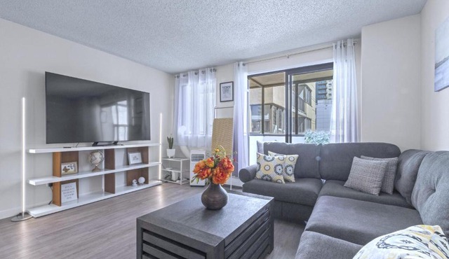 Cozy & Spacious 2BR at Stampede w Parking and AC