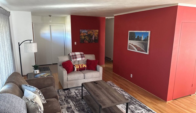 Cozy, Spacious Cyclone Retreat in Ames