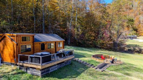 Cozy Stargazing Cabin with Hot Tub near Red River Gorge in Estill County, Kentucky