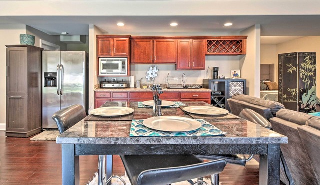 Cozy Steger Apartment w/Patio: 30 Mi to Chicago!