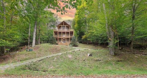 Cozy Stone Cabin Retreat Near Beech Ski Slopes