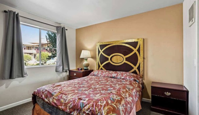 (Cozy studio, 1BED, 1BA, w/ kitchen)
