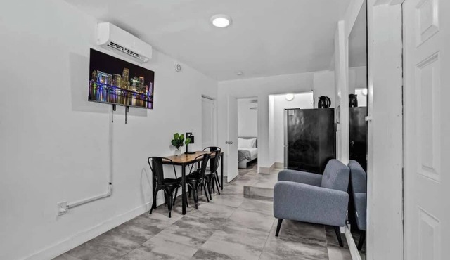 Cozy Studio 2 Blocks from the Beach - Unit #3