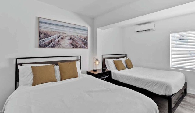 Cozy Studio 2 Blocks from the Beach – Unit 4