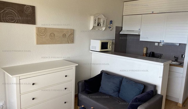 Cozy studio cabin with south balcony, parking and WiFi in Les Angles